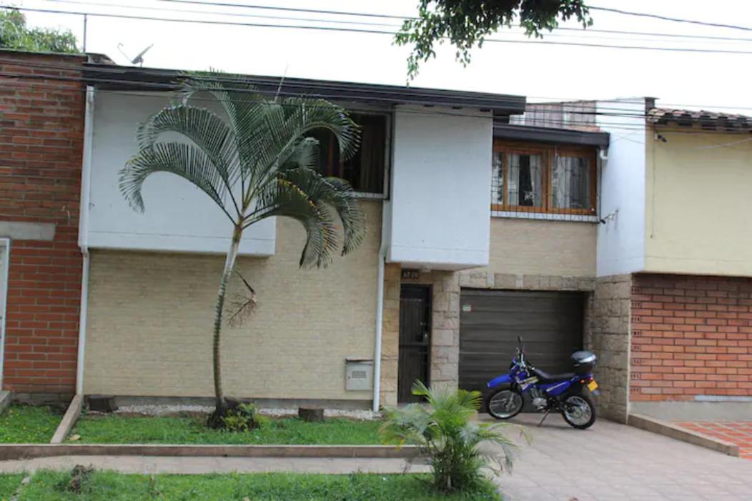 International House Co-Living Hostel Medellin Exterior photo